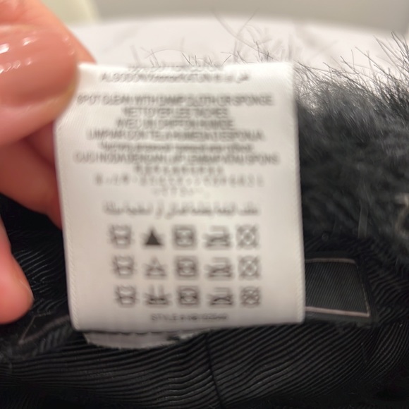 Winter cap w faux fur black BCBG - Picture 6 of 7